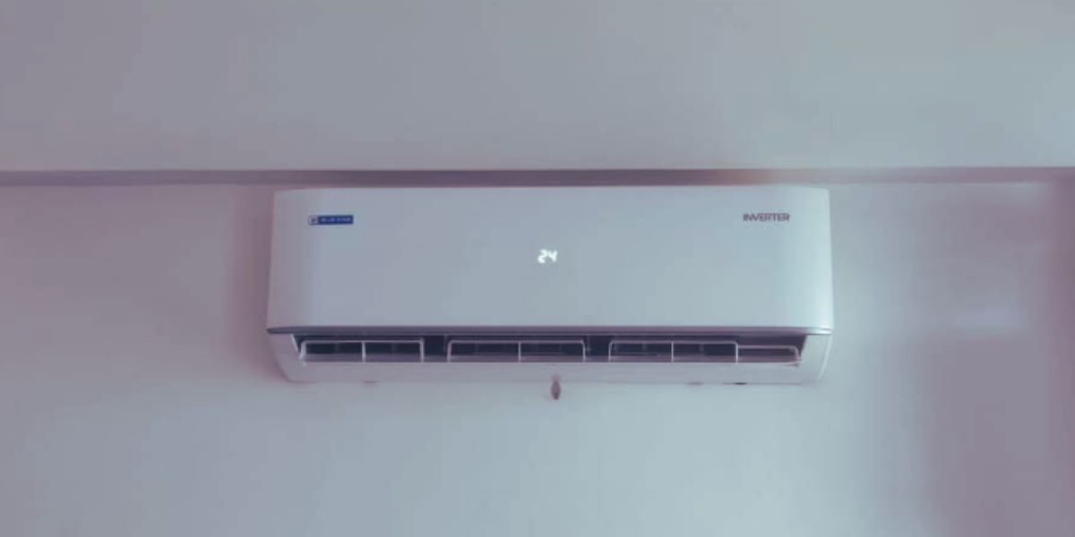 Bluestar ac 1.5 ton IC518ZNURS indoor unit running at 24°C