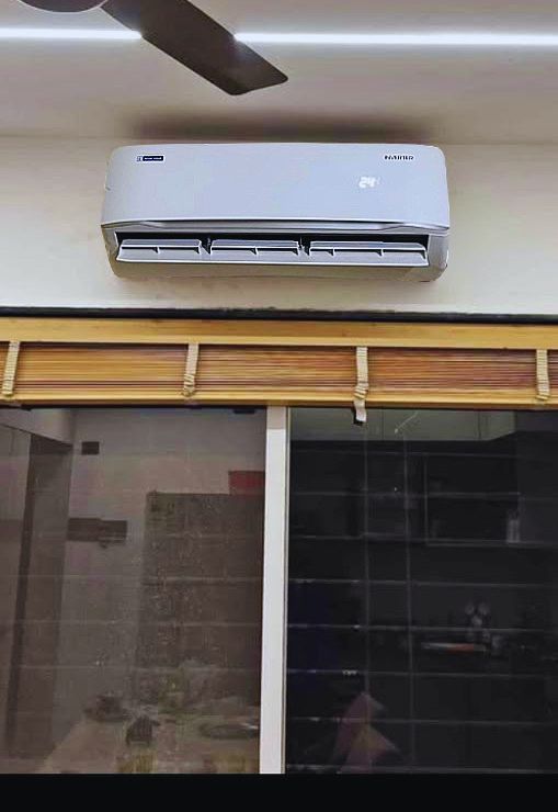 Blue Star IE518ZNURS is maintaining a temperature of 24 °C, setting and running medium fan speed