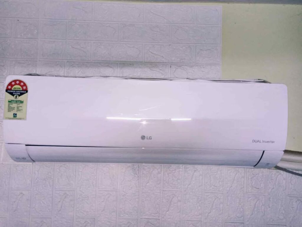 LG 5 Star Wi‑Fi Dual Inverter Split AC 1.5 Ton (US-Q19QNZE1) indoor unit wall mounted