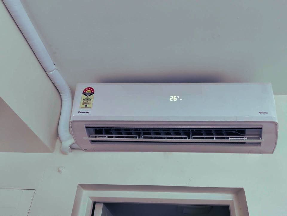 Panasonic 1.5 Ton 5 Star CSCU-NU18BKY5WX AC temperature set 26℃ and half flap open running at medium speed